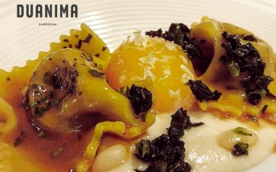 La gallina con il suo uovo